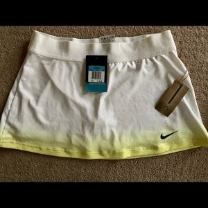 NWT Nike tennis skirt medium